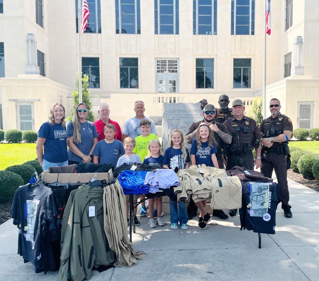 Guadalupe County Constable Pct. 4 makes donations of retail theft items to area school